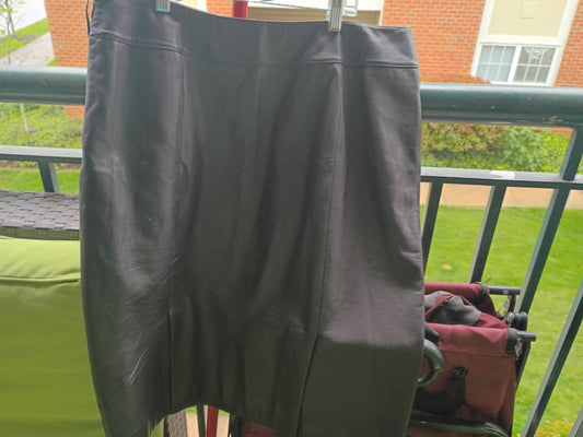 Pre-Owned Luxury Leather Skirt – Women's Size 14