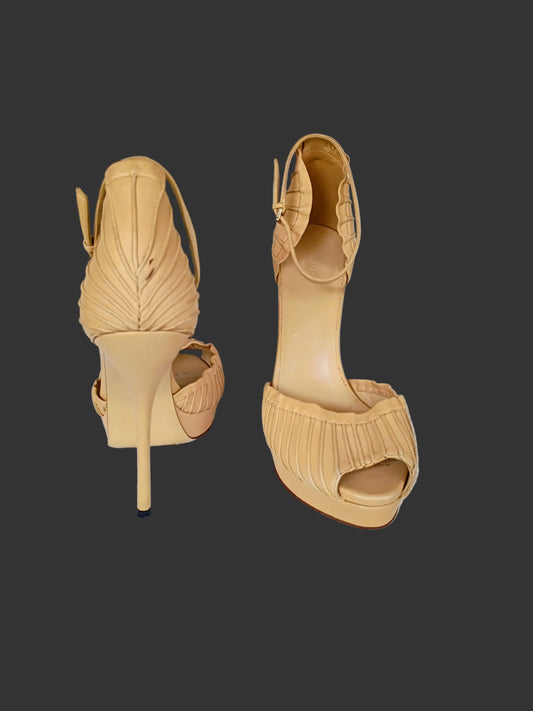 Gucci Pre-Owned Leather Shoe – Size 40 / US 9 | Authenticated