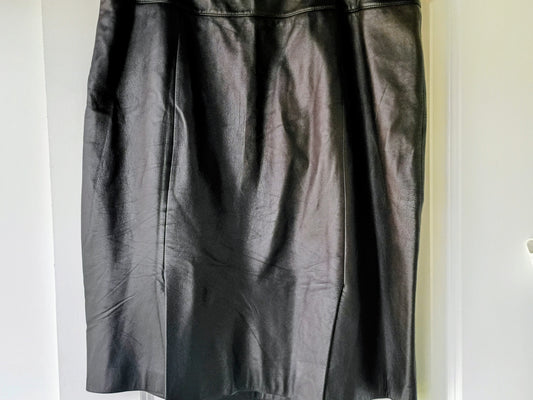 Pre-Owned Luxury Leather Skirt – Women's Size 14